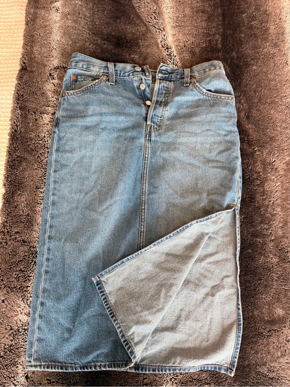 Levi's Classic Blue Denim tilted pocket midi Skirt